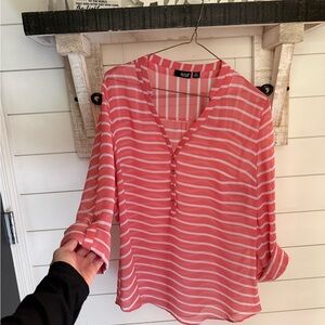 a.n.a Coral Striped V-Neck Roll-Tab Blouse
🚭